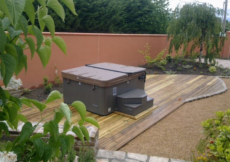 Création d'une terrasse en bois à Ecotay L'Olme