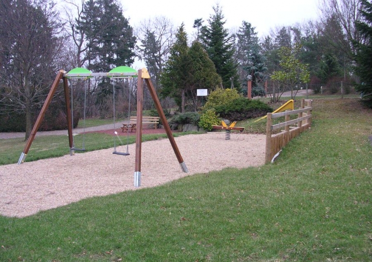 Création d'une aire de jeux pour enfants au camping Le Bigi à Bard