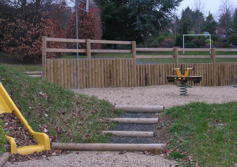 Création d'une aire de jeux pour enfants au camping Le Bigi à Bard