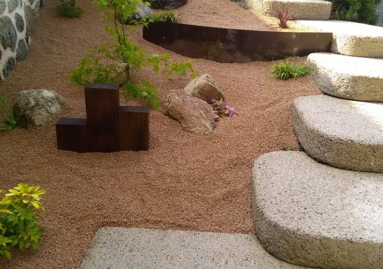 Jardins secs et décors minéraux
