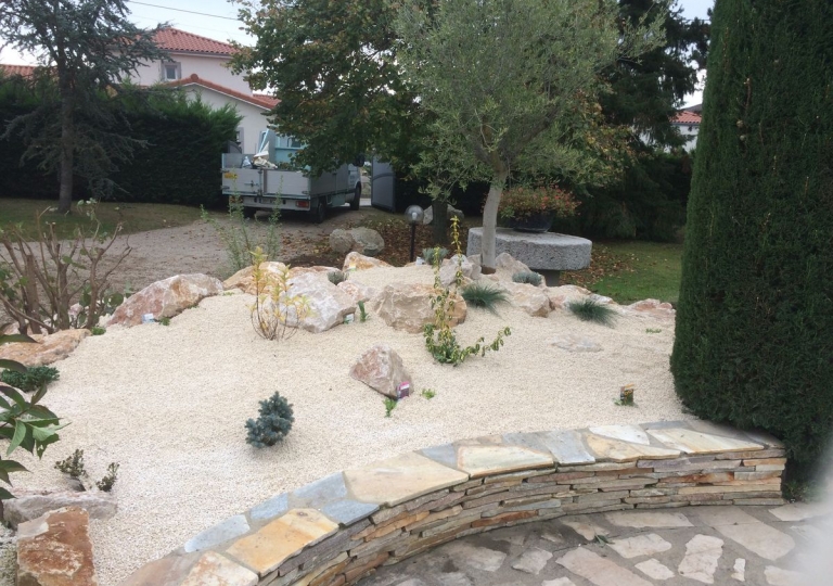 Jardins secs et décors minéraux