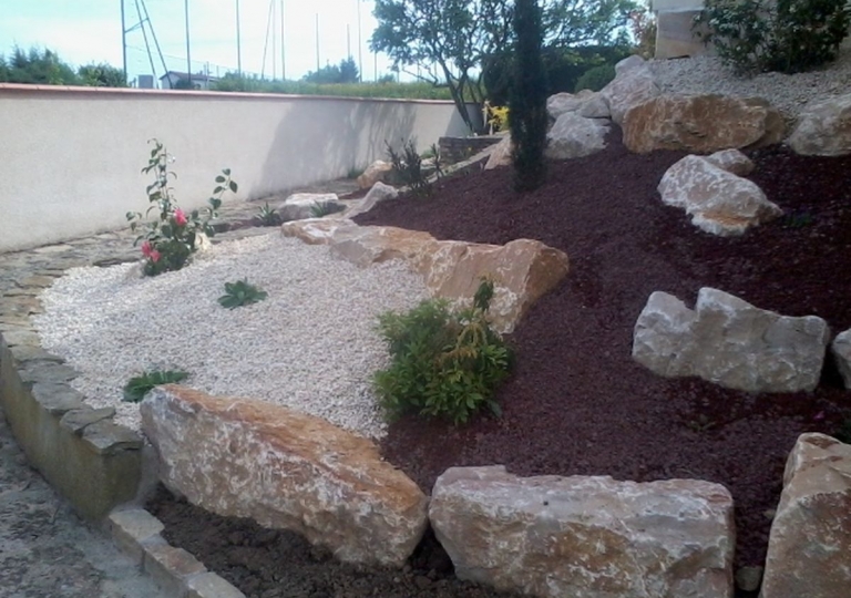 Création d'un décor minéral à Ecotay L'Olme