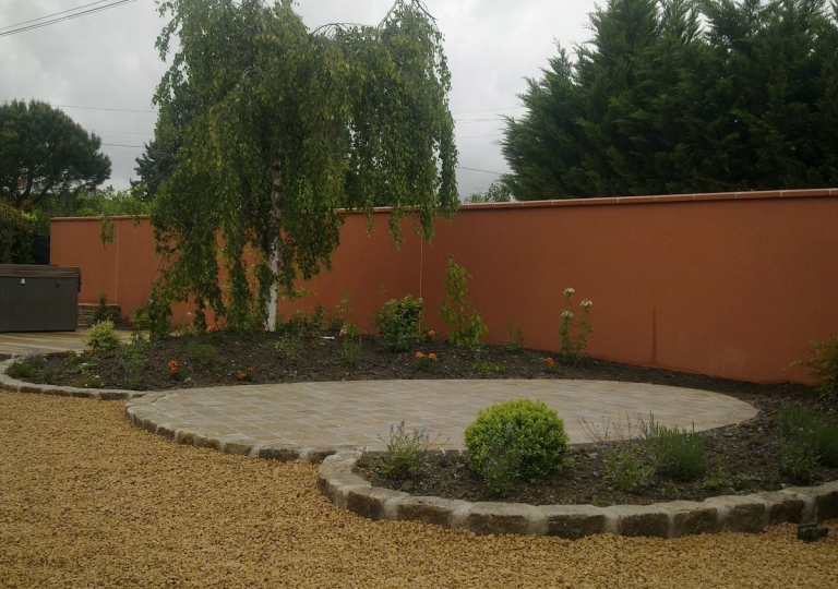 Terrasse en pavés à Ecotay L'Olme