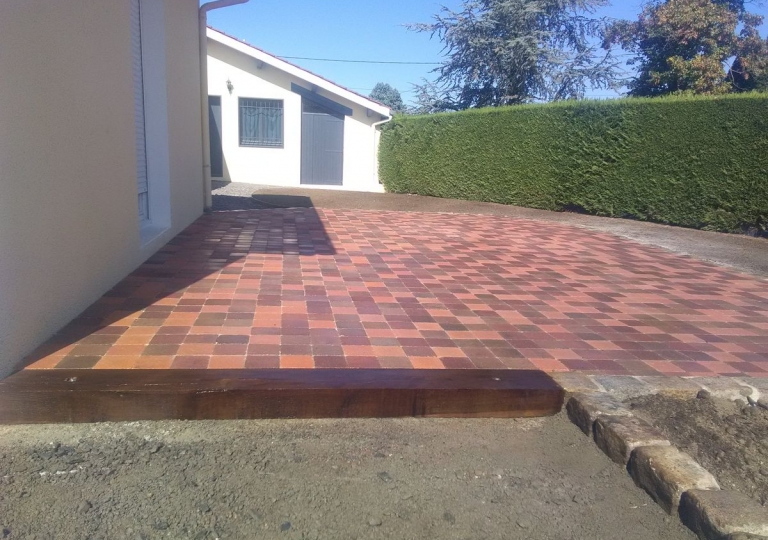 Création d'une terrasse en pavés à Moingt