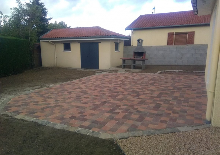 Création d'une terrasse en pavés à Moingt