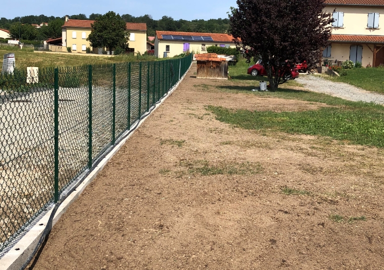 Création d'une clôture à Chalain d'Uzore